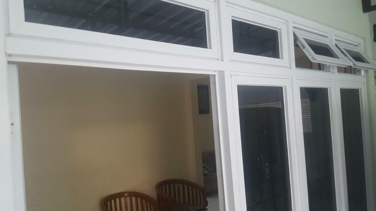 Kostel Wood 7296 Hotel Semarang